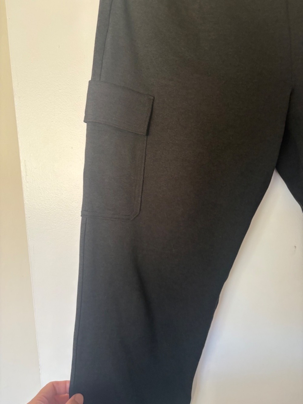 Vuori Women’s Cargo Jogger - Picture 3 of 11